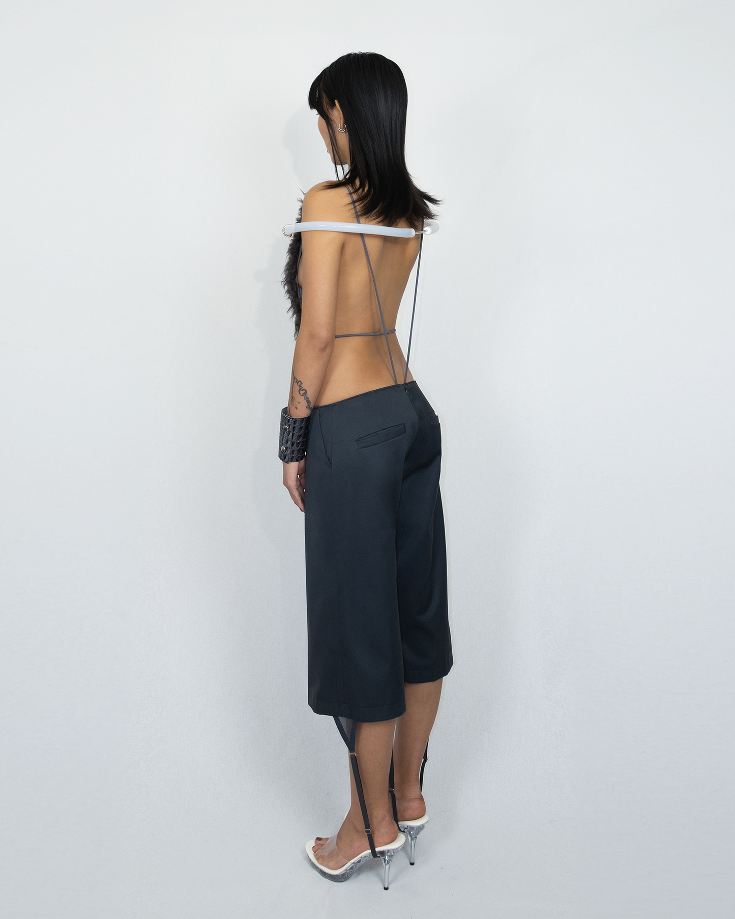 Stringed low-waisted shorts